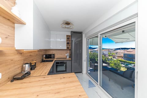 View (from property/room), Balcony/Terrace, Kitchen or kitchenette, Dining area