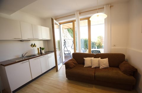 Kitchen or kitchenette, Seating area
