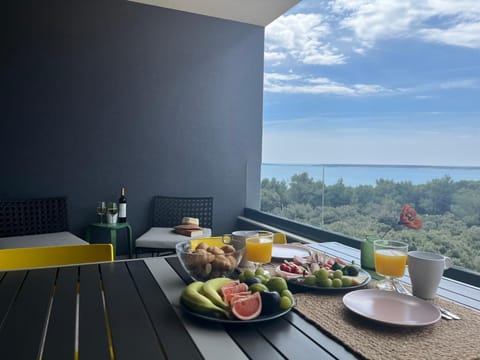 View (from property/room), Balcony/Terrace, Food, Sea view