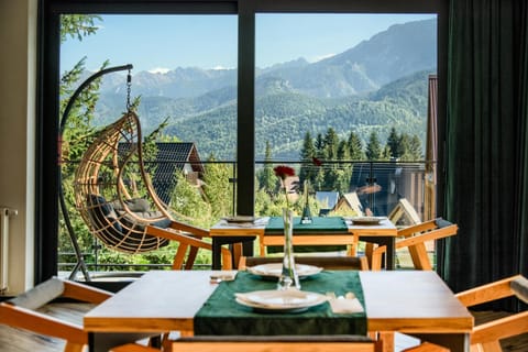 Property building, Restaurant/places to eat, Breakfast