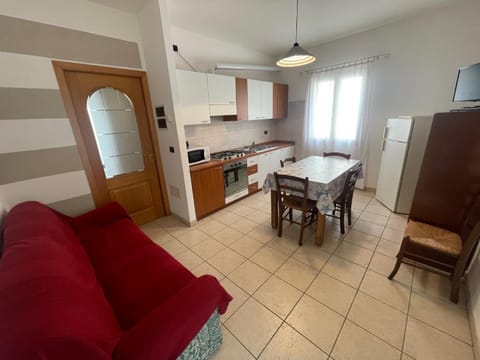 Kitchen or kitchenette, Dining area, minibar