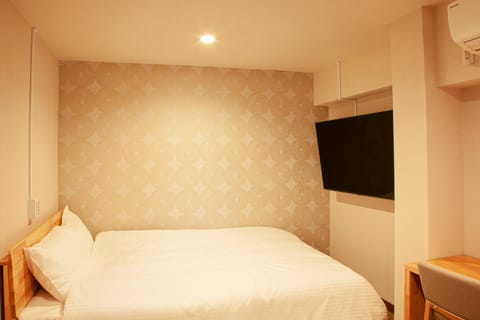 Bed, TV and multimedia, Photo of the whole room, Bedroom, air conditioner