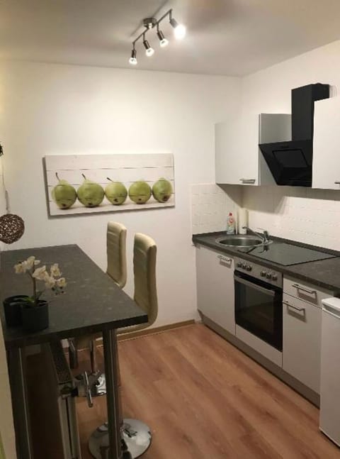 Kitchen or kitchenette, Dining area, pet friendly, stove