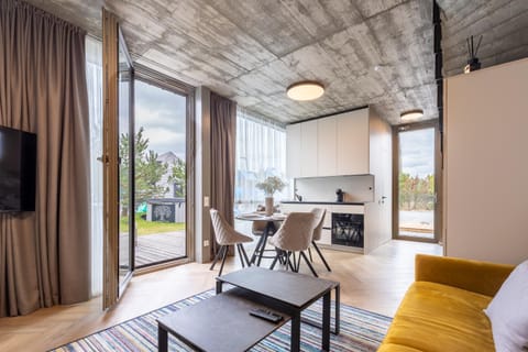 Seating area, Dining area