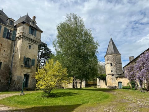Property building, Spring, Day, Garden, Garden view, Landmark view