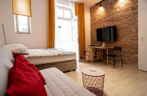 Bed, TV and multimedia, Photo of the whole room