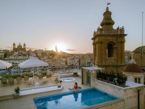 City view, Landmark view, Pool view, Swimming pool, Sunset