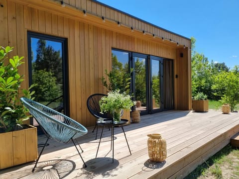 Property building, Balcony/Terrace, Balcony/Terrace