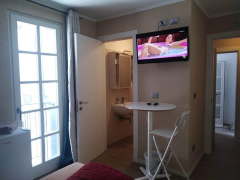 Bathroom, TV and multimedia