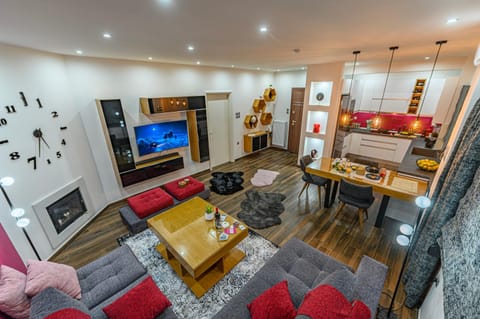 TV and multimedia, Kitchen or kitchenette, Living room, Seating area, Dining area, minibar