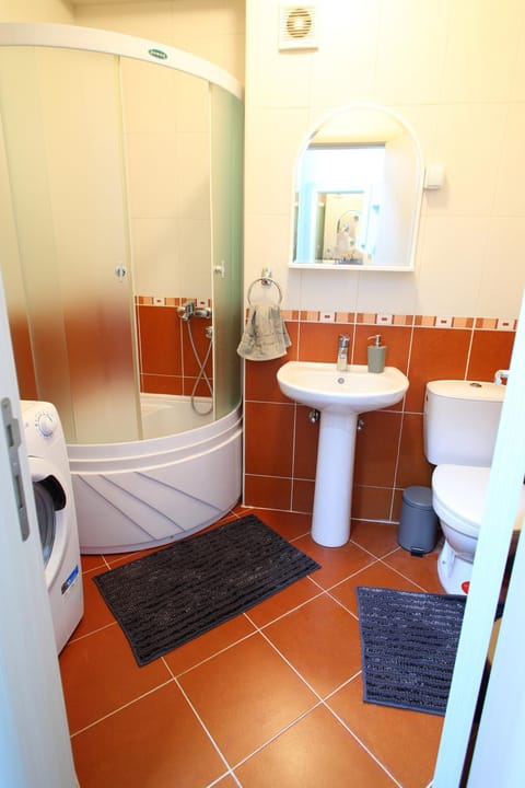 Shower, Bathroom, towels