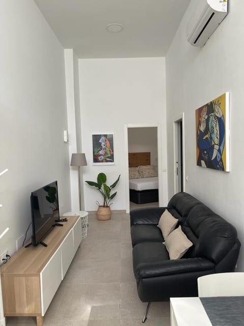 Communal lounge/ TV room, TV and multimedia, air conditioner