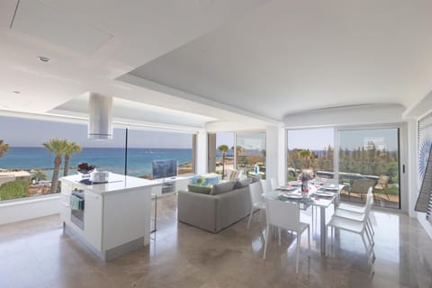 TV and multimedia, Living room, Dining area, Sea view