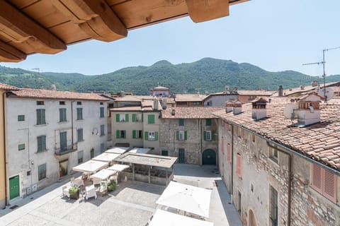 La Piazzetta Apartment in Iseo