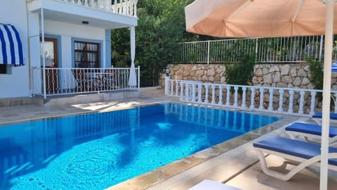 Property building, Swimming pool, sunbed