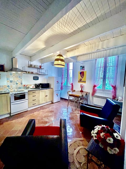 UN MOMENT SUSPENDU Apartment in Aix-en-Provence