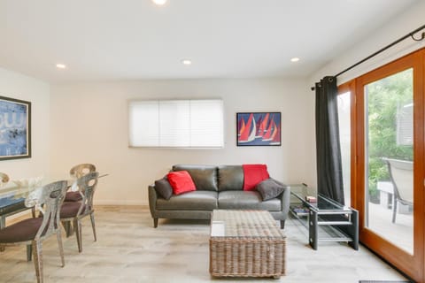 San Diego Home with Deck Walk to Mission Beach! House in Mission Beach