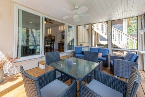 View (from property/room), Balcony/Terrace, Seating area