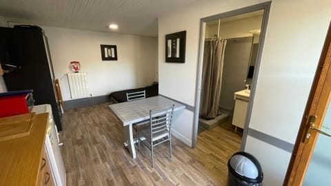 Maisonnette studio jardinet Apartment in Gréoux-les-Bains