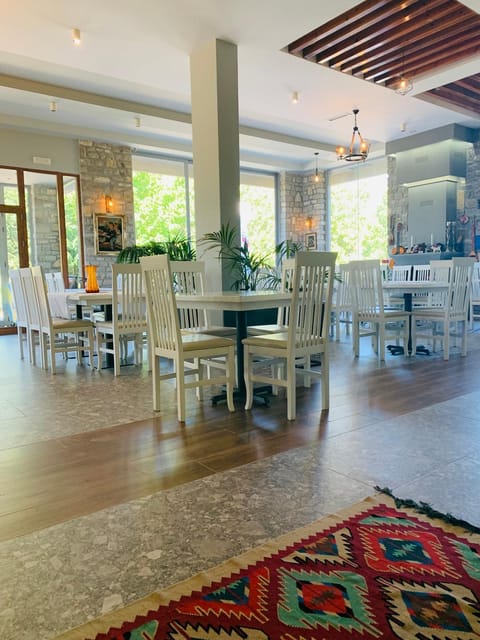 Restaurant/places to eat, Seating area