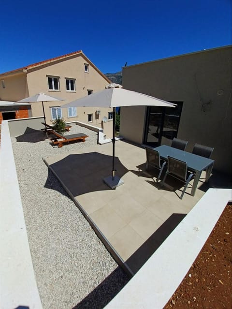 Balcony/Terrace, sunbed