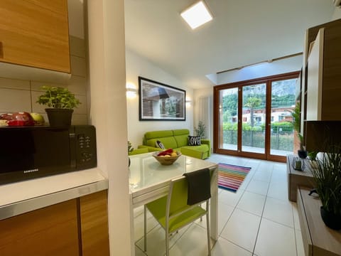 Kitchen or kitchenette, Living room, Seating area, Dining area, minibar
