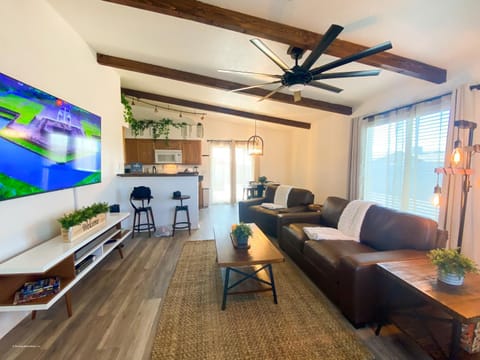 TV and multimedia, Living room, Seating area, fireplace