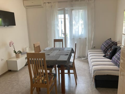 TV and multimedia, Living room, Dining area