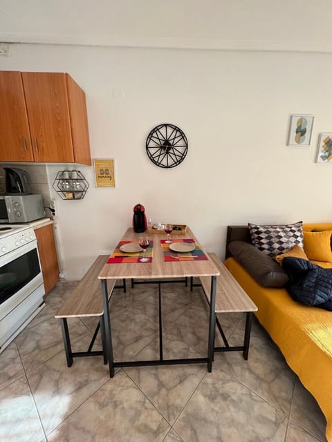 Kitchen or kitchenette, Dining area, minibar, pet friendly, stove