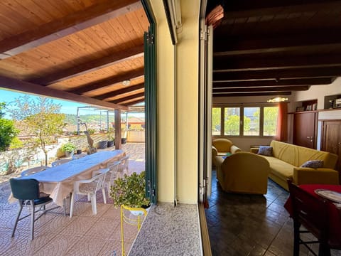 Patio, Day, Garden, View (from property/room), Balcony/Terrace, Living room, Seating area, Dining area, Garden view