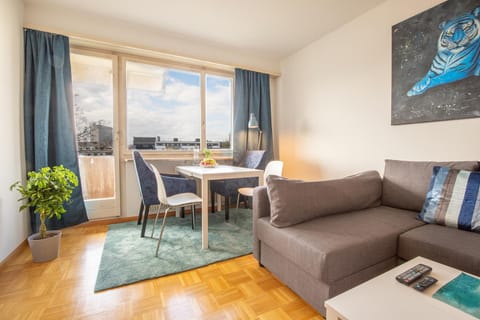 View (from property/room), Living room, Seating area, Dining area