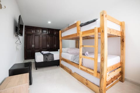 Communal lounge/ TV room, Bed, TV and multimedia, Photo of the whole room, Bedroom, wardrobe