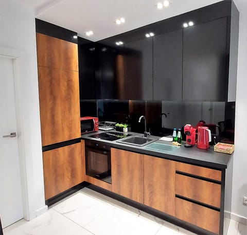 Coffee/tea facilities, Kitchen or kitchenette, Communal kitchen, oven, stove