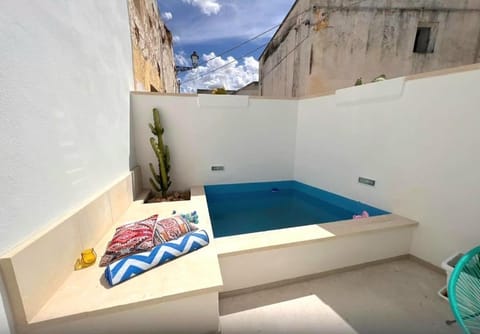 City view, City view, Swimming pool, Inner courtyard view