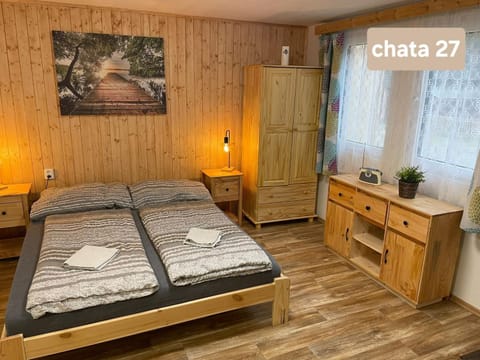 Bed, Bedroom, towels, wardrobe
