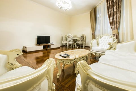 Communal lounge/ TV room, Living room, Seating area