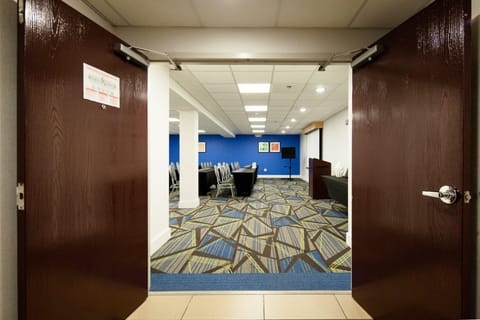 Holiday Inn Express Hotel & Suites Brentwood North-Nashville Area By IHG Hotel in Benbar