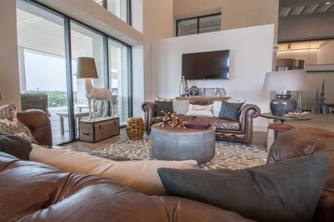 Hotel Renovo Des Moines Urbandale, Tapestry Collection by Hilton Hotel in Clive