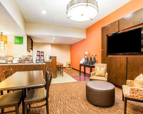 Comfort Suites Clovis - Fresno Hotel in Clovis