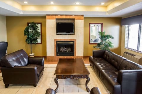 Comfort Inn Crystal Lake - Algonquin Hotel in Crystal Lake