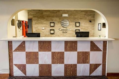 Comfort Inn Crystal Lake - Algonquin Hotel in Crystal Lake