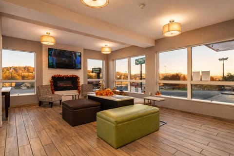 Shared lounge/TV area