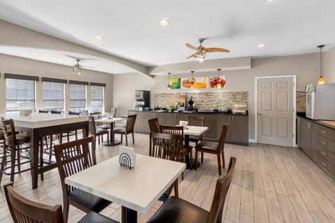 Quality Inn & Suites Lexington Hotel in Leesville