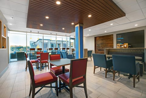Holiday Inn Express And Suites Milwaukee - Brookfield By IHG Hotel in Brookfield