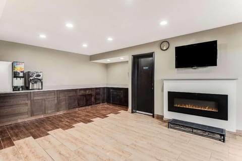 Econo Lodge Madison East Hotel in Madison