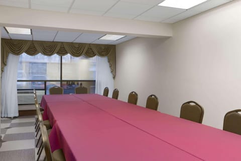 Meeting room(s)