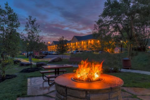 Econo Lodge Pigeon Forge Riverside Hotel in Pigeon Forge