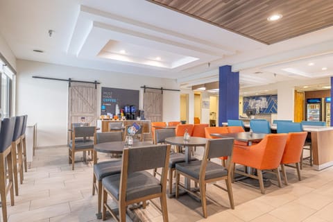 Holiday Inn Express & Suites College Station by IHG Hotel in College Station