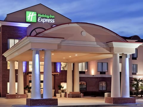 Holiday Inn Express Hotel & Suites Forest By IHG Hotel in Mississippi
