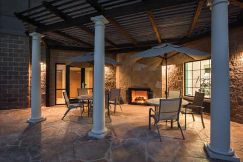 Swimming pool [outdoor]